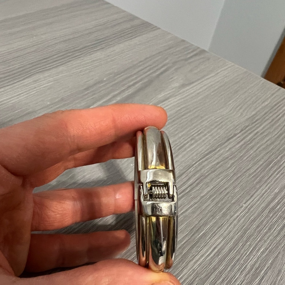 Vintage Gold and Silver Metal Hinged Bracelet - Picture 3 of 6